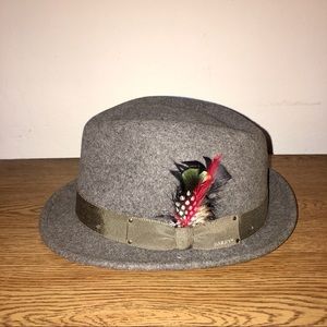 Bailey of Hollywood LiteFelt® Fedora Hat (Color:  Ash Gray/Black/Red)